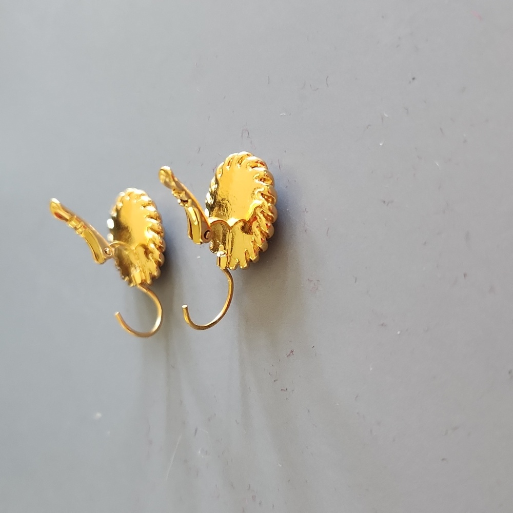 Elegant Gold and Cream Earrings - Picture 8 of 12